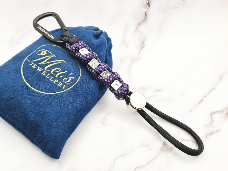 ARMY Cord 1 Mei's Keyed sleutelhanger | ARMY Cord | Paracord - Aluminium | zwart - paars - zilver Mei's Keyed sleutelhanger | ARMY Cord | Paracord - Aluminium | zwart - paars - zilver