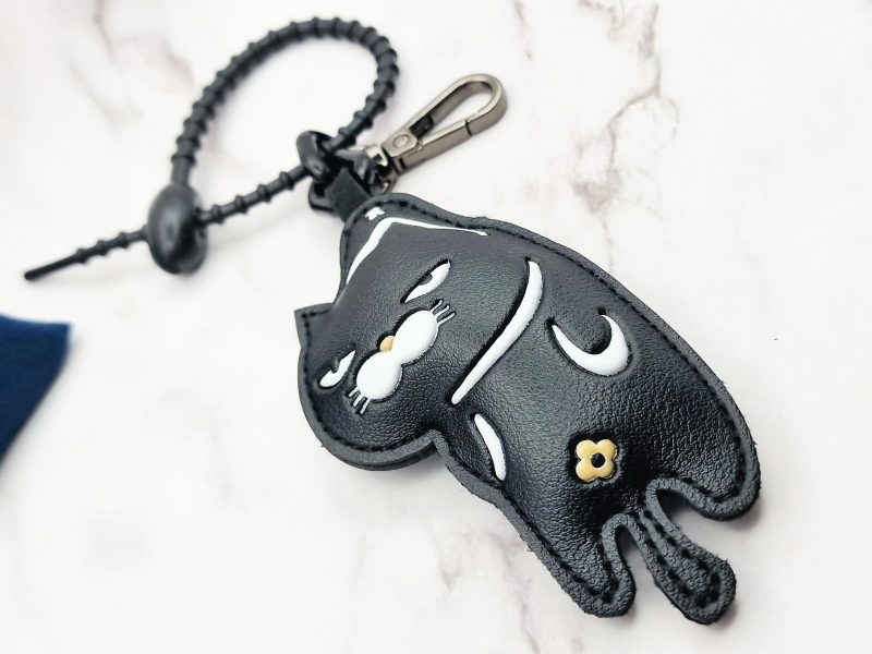 Hangout Kitty 3 Mei's Keyed sleutelhanger | Hangout Kitty | Leer | zwart - wit Mei's Keyed sleutelhanger | Hangout Kitty | Leer | zwart - wit - Afbeelding 3