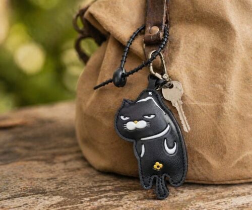 Alternative view of Mei's Hide Hangout Kitty | sleutelhanger | Leer