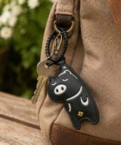 Alternative view of Mei's Hide Hangout Piggy | sleutelhanger | Leer