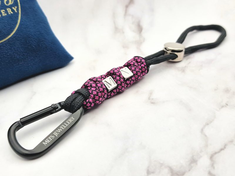 Initials Cord Unity 3 Mei's Keyed sleutelhanger | Initials Cord - Unity | Paracord - Aluminium | zwart - roze - blauw Mei's Keyed sleutelhanger | Initials Cord - Unity | Paracord - Aluminium | zwart - roze - blauw - Afbeelding 3