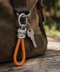 Alternative view of Mei's Hide Rising Bear | sleutelhanger | Leer