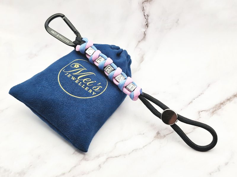 CARAT Cord 1 Mei's Handmade sleutelhanger | CARAT Cord | Paracord - Aluminium | zwart - blauw - roze Mei's Handmade sleutelhanger | CARAT Cord | Paracord - Aluminium | zwart - blauw - roze