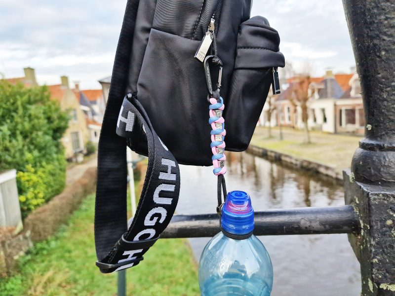 CARAT Cord 2 Mei's Handmade sleutelhanger | CARAT Cord | Paracord - Aluminium | zwart - blauw - roze Mei's Handmade sleutelhanger | CARAT Cord | Paracord - Aluminium | zwart - blauw - roze - Afbeelding 2