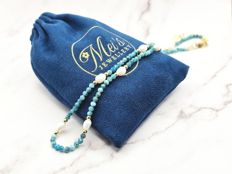 Pearl Aura 1 Mei's Everest ketting | Pearl Aura | parel - edelsteen | wit - blauw Mei's Everest ketting | Pearl Aura | parel - edelsteen | wit - blauw