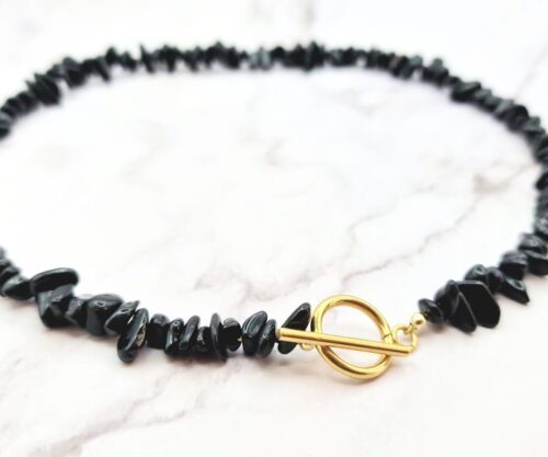 Mei’s Everest Black Aura ketting van edelsteen in goud en zwart