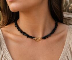 Alternative view of Mei's Everest Black Aura | ketting | Edelsteen