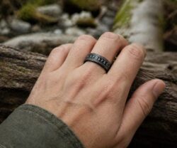 Alternative view of Mei's Viking Midnight Rune | ring | Tungsten