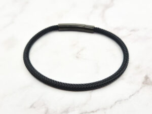 Mei’s Muse Dark Flow armband van roestvrij staal in zwart