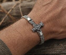 Alternative view of Mei's Viking Mjölnir Chain | armband | Stainless Steel