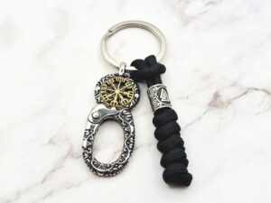Nordic Compass 1 Sieraad cadeau geven met betekenis: zo kies je iets dat echt past Mei’s Viking Nordic Compass sleutelhanger van roestvrij staal in goud en zilver