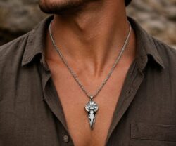 Alternative view of Mei's Viking Raven Vegvisir | ketting | Stainless Steel