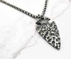 Tiny Arrow 3 Mei's Viking Tiny Arrow | ketting | Stainless Steel Tiny Arrow 3