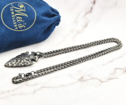 Tiny Arrow 4 Mei's Viking Tiny Arrow | ketting | Stainless Steel Tiny Arrow 4