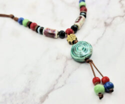 Ceramic Luck 3 Mei's Tibetan Ceramic Luck | ketting | Keramiek Ceramic Luck 3