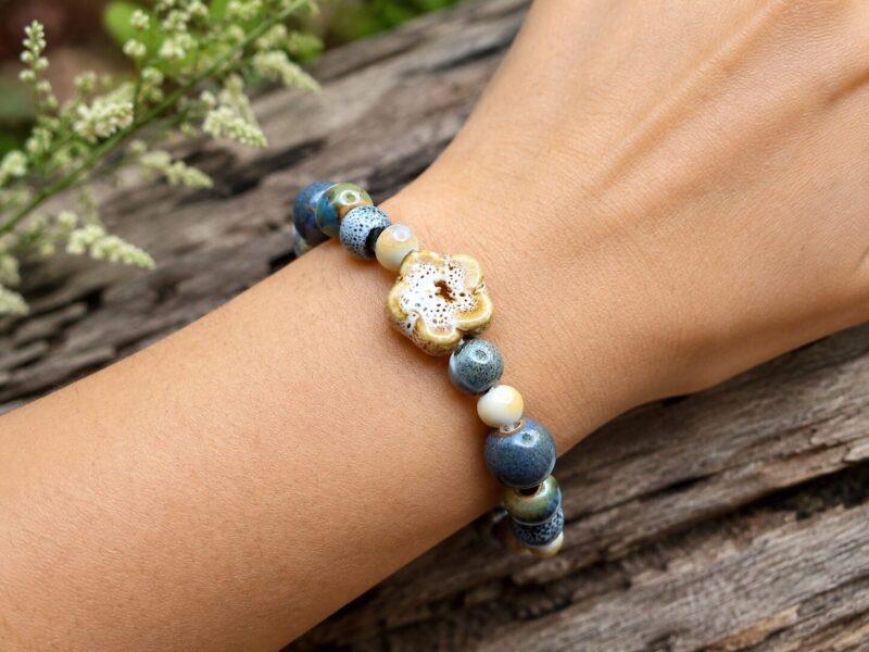 Earth Bloom 2 Mei's Tibetan Earth Bloom | armband | Keramiek Mei's Tibetan Earth Bloom | armband | Keramiek - Afbeelding 2
