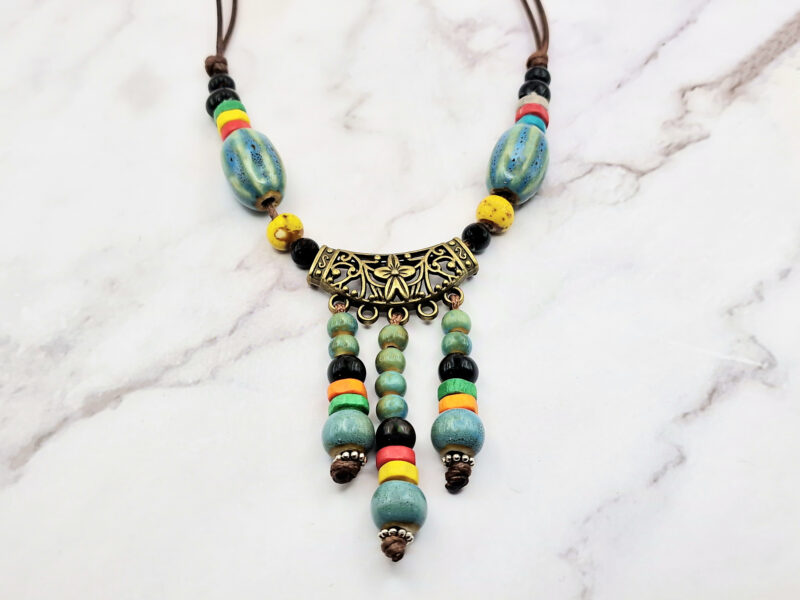 Rainbow Ceramic 1 Mei's Tibetan Rainbow Ceramic | ketting | Keramiek Mei's Tibetan Rainbow Ceramic | ketting | Keramiek