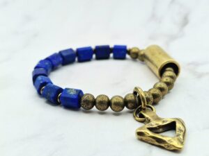 Blue Way 1 Welke Tibetaanse armband past bij jou? Kies op kleur, materiaal en betekenis Mei's Tibetan Blue Way armband met lapis lazuli