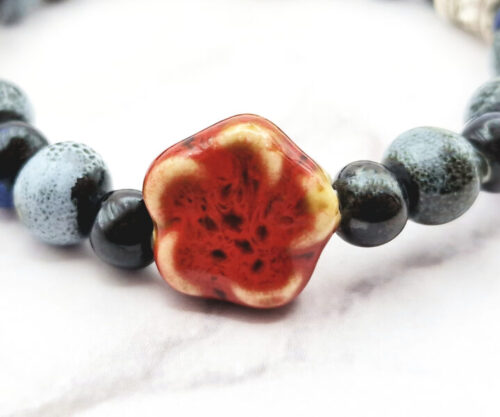River Bloom 2 Mei's Tibetan River Bloom | armband | Keramiek Mei's Tibetan River Bloom keramische armband met rode bloemkraal en visje