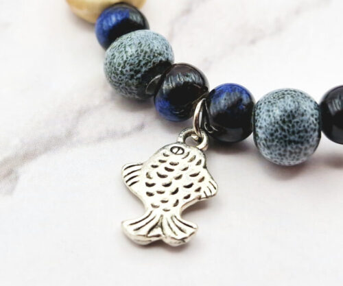 River Bloom 3 Mei's Tibetan River Bloom | armband | Keramiek Mei's Tibetan River Bloom keramische armband met rode bloemkraal en visje