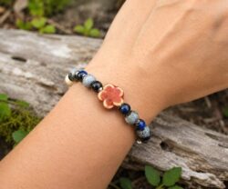 River Bloom sierfoto Mei's Jewellery Alternative view of Mei's Tibetan River Bloom | armband | Keramiek