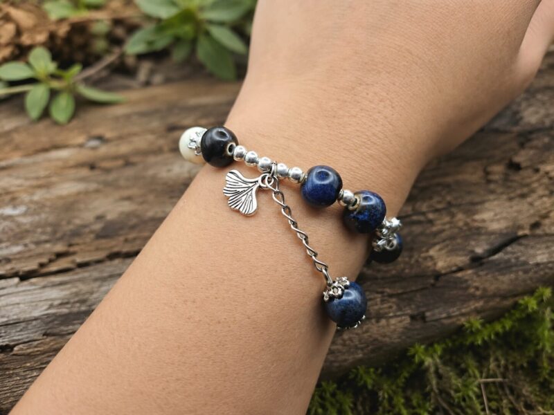 Sky Lotus sierfoto Mei's Tibetan Sky Lotus | armband | Keramiek Mei's Tibetan Sky Lotus | armband | Keramiek - Afbeelding 2