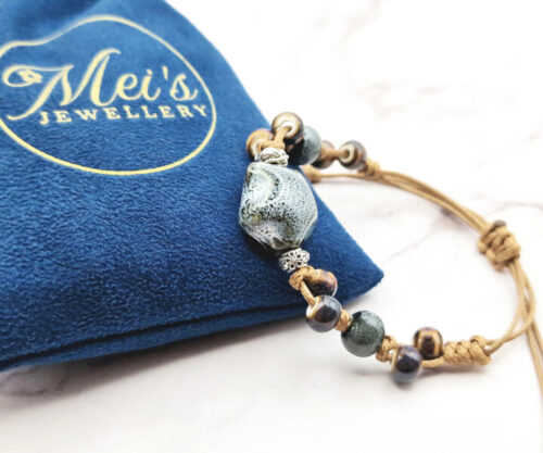 Stone Blossom 6 Mei's Tibetan Stone Blossom | armband | Keramiek Mei's Tibetan Stone Blossom keramische armband met verstelbaar koord
