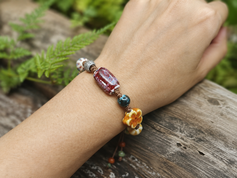 Autumn Bloom 2 Mei's Tibetan Autumn Bloom | armband | Keramiek Mei's Tibetan Autumn Bloom | armband | Keramiek - Afbeelding 2